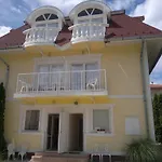 Crystal Es Susanne Panzio Bed & Breakfast