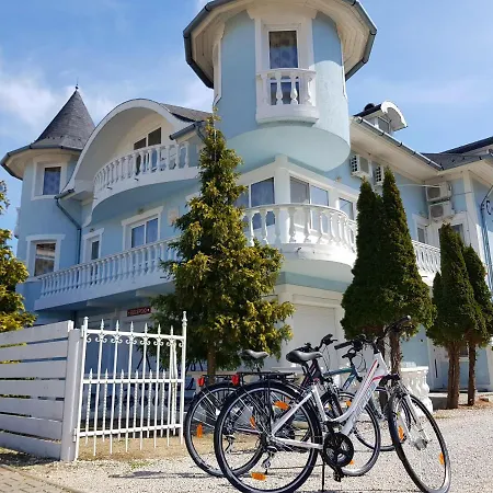 Crystal Es Susanne Panzio Bed & Breakfast 4*
