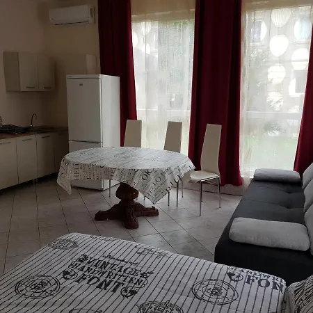 Crystal Es Susanne Panzio Bed and Breakfast 4*