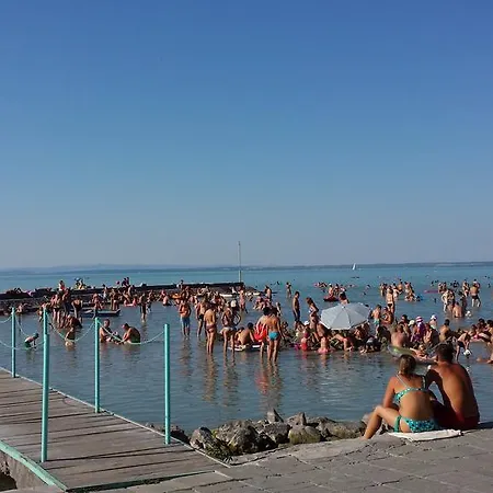 Crystal Es Susanne Panzio 4* Siófok