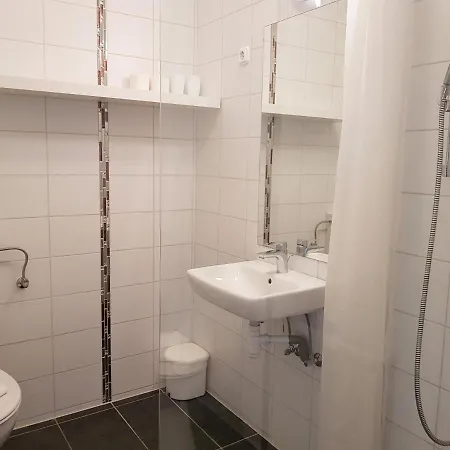 Crystal Es Susanne Panzio Oda ve Kahvaltı 4*