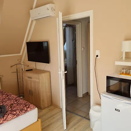 Crystal Es Susanne Panzio Bed and Breakfast