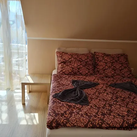 Crystal Es Susanne Panzio Bed & Breakfast Siófok