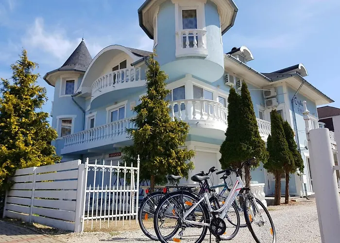 Crystal Es Susanne Panzio B&B 4*