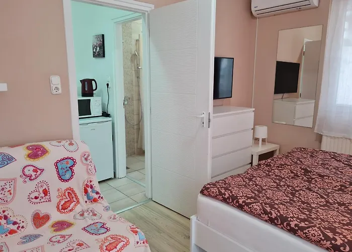 Crystal Es Susanne Panzio B&B